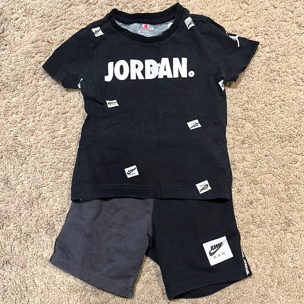 Todder boys’ Air Jordan shorts set.